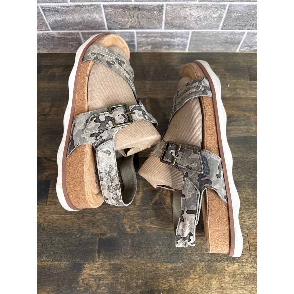 Clarks Collection Womens Grey Camo Metallic Strappy Cork Wedge Sandals 11W NWT - Picture 7 of 11